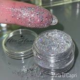 Glitter -Ana Júlia D Capri (Coleção Maquiadores do Brasil 2024)