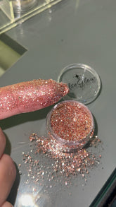 Glitter - Isabela Salgado (Coleção Maquiadores do Brasil 2024)