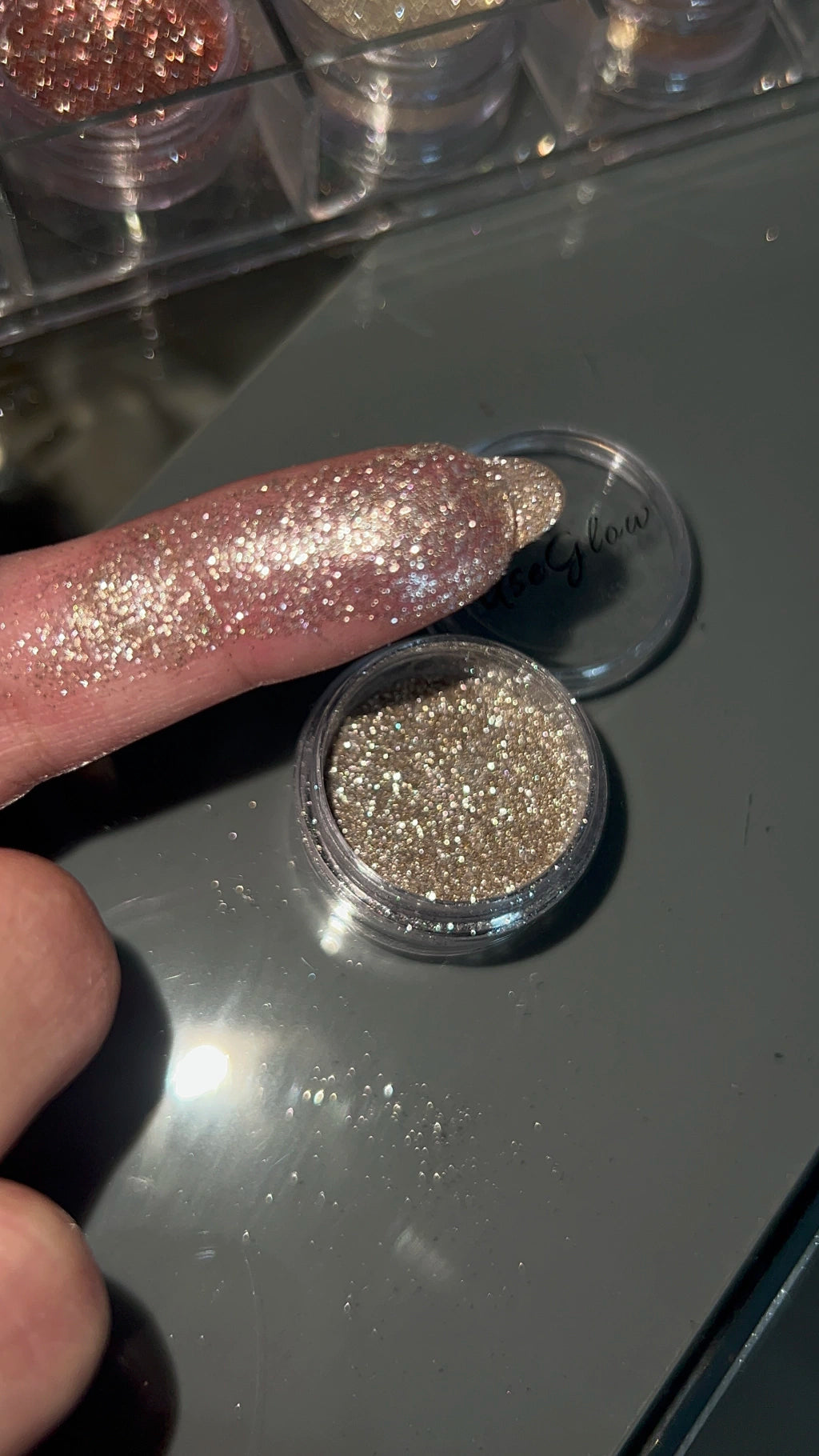 Glitter - Eltynho Almeida (Coleção Maquiadores do Brasil 2024)